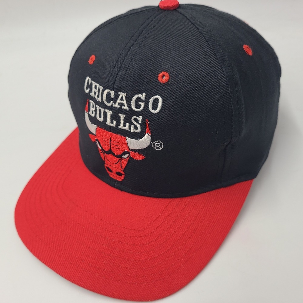 Vintage Chicago Bulls Hat Snapback (Fits Small) Universal Industries Black Red
